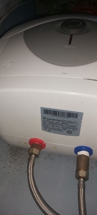 Boiler 10 litri ca nou.