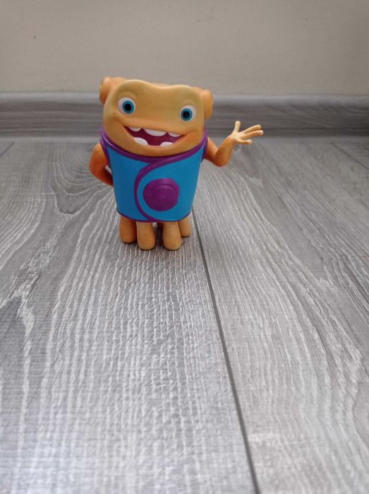 Играчки: топка, тиква, извънземно, пумпал, макетни колички