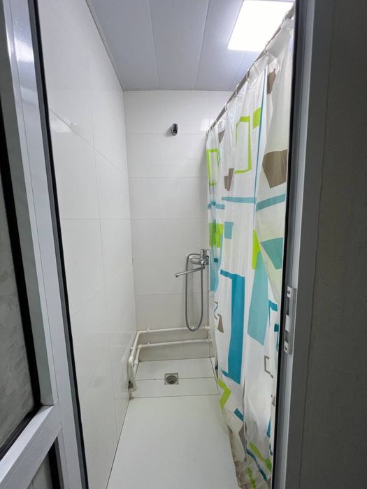 Podval sotiladi Ofis uchun