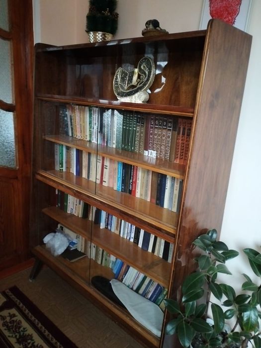 Продам книжный шкаф (сервант)