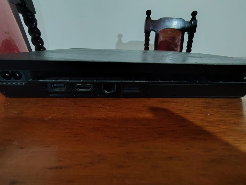 Vând PS4 Slim cu jocuri