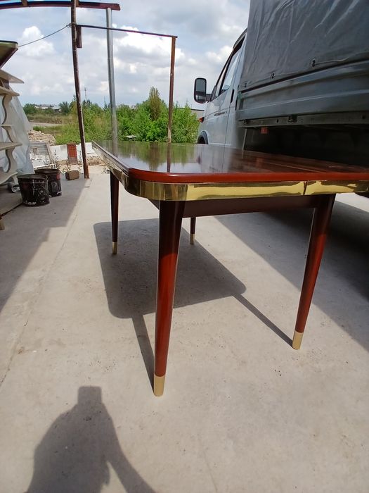 Stol oshhona va mehmonhona uchun. Стол для кухня и заль