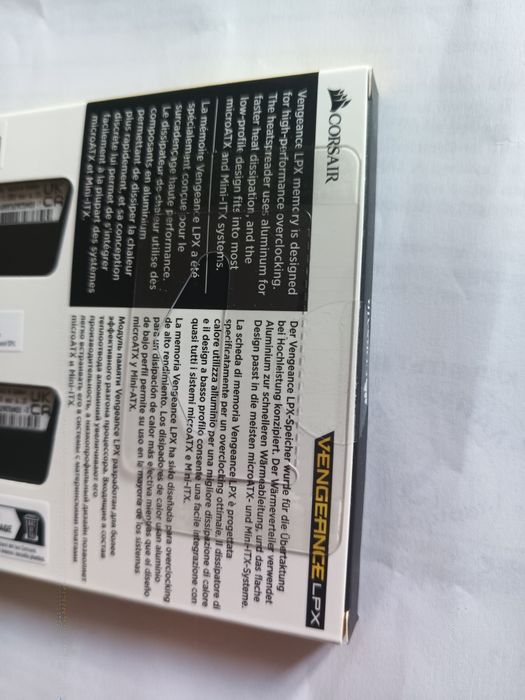 рам памет 2х8 чисто нова Corsair