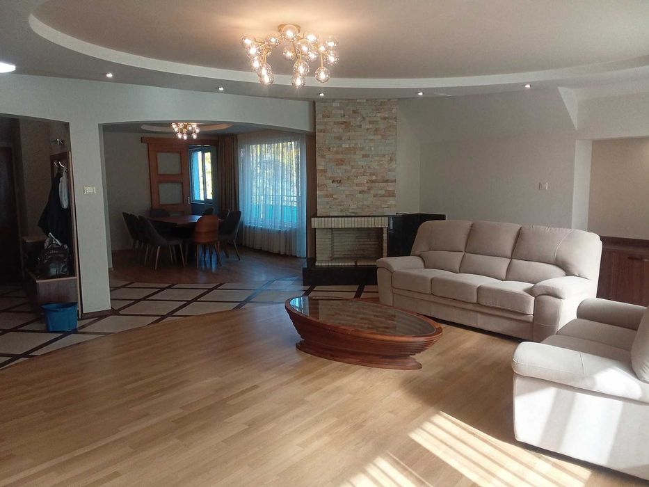 ЕЛЕГАНТЕН, Етаж от 270 кв.м , Център Пловдив - възможност за Гараж