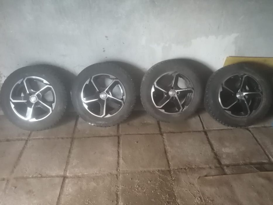 Продам комплект зимний колес