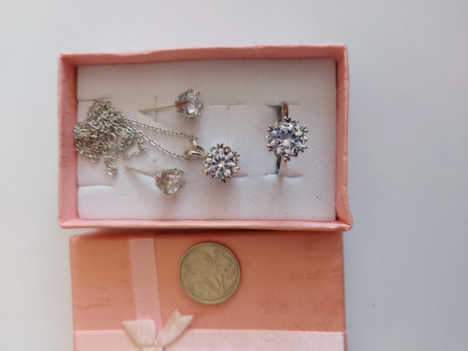 Продам набор с мусанитом