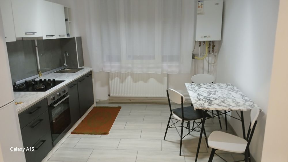 Închiriez apartament cu 3 camere
