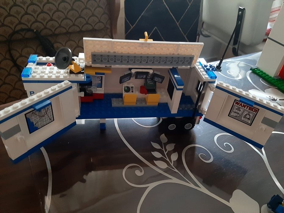 LEGO City – Centru Mobil de Poliție
