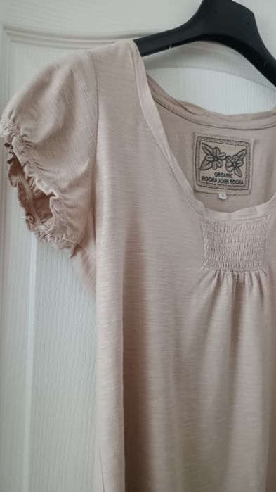 Tricou damă modern.
