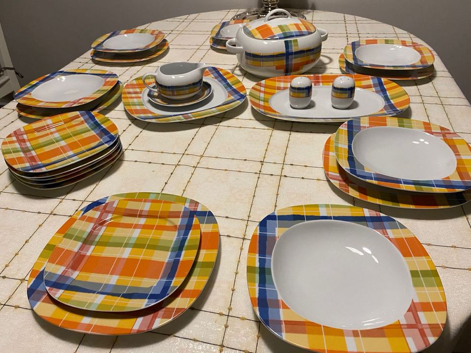 ПРОДАЮ сервиз на 6 персон!