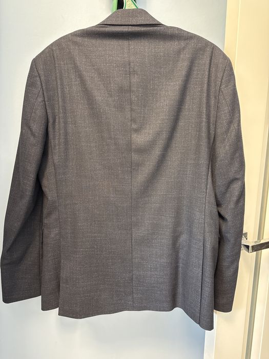 Продаю костюм мужской