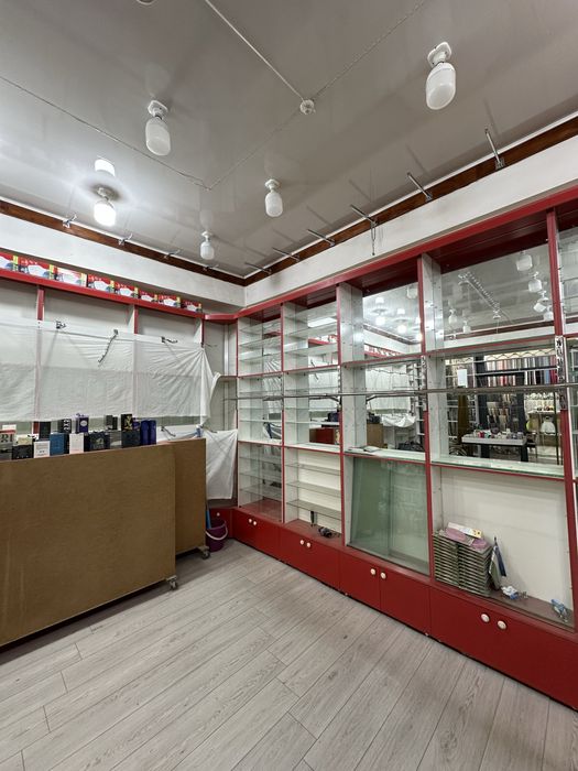 Продам полки для магазина парфюмерии