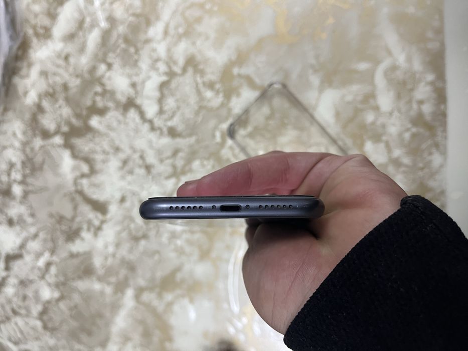 Продам айфон 11 в идеальном состоянии