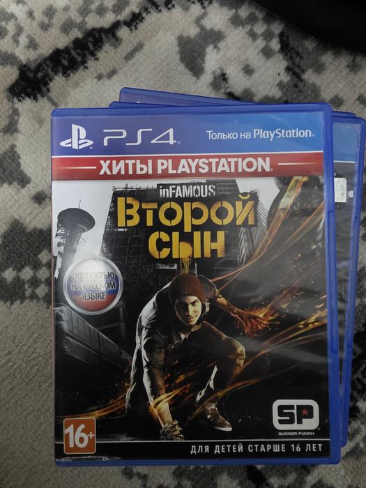 Продам PS 4 PRO ..1 терабайт память