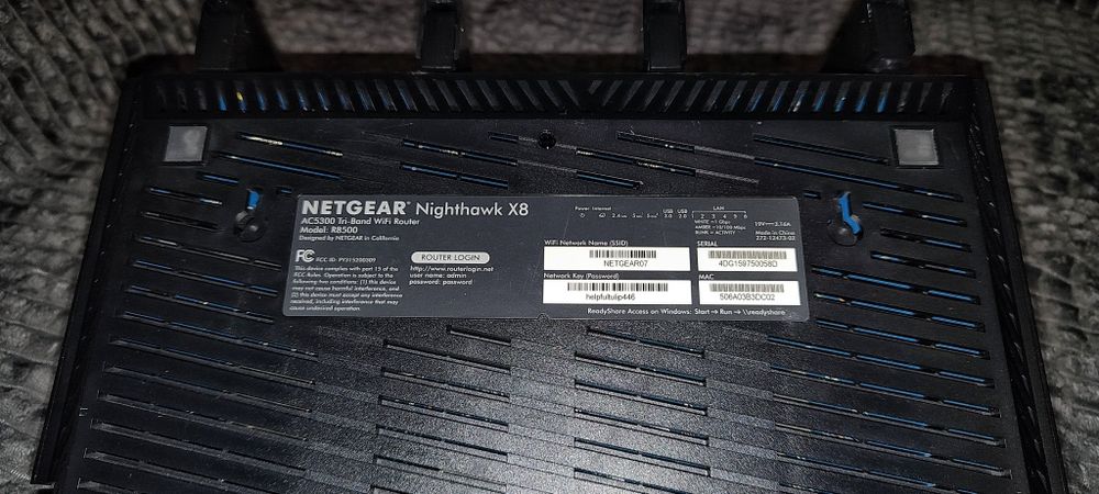 Netgear Nighthawk X8 (R8500) AC5300 рутер
116€

Рутера е в перфектно т