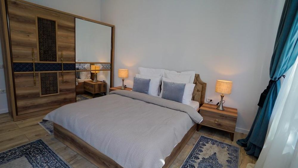 Închiriez apartament 3 camere in zona ultracentrala