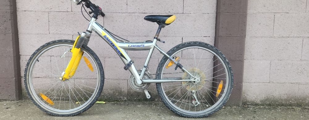 Vand Bicicleta pe 24 pentru piese