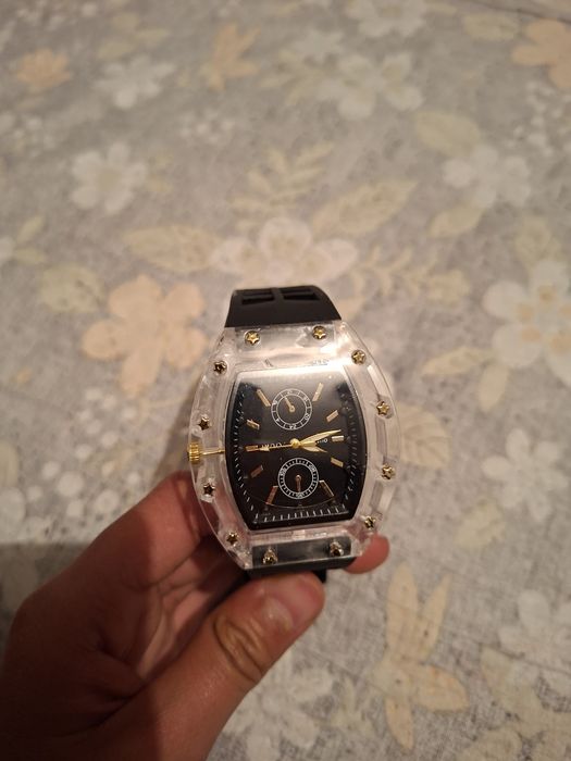 Часы quartz ouki 30000тг