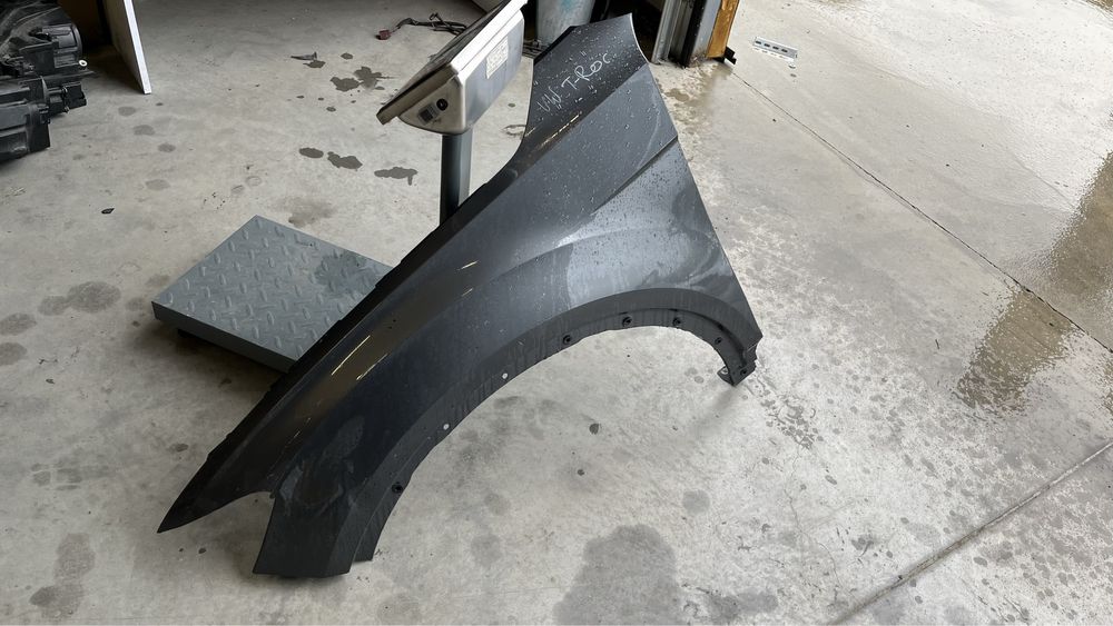 ляв и 1 брой  VW T-Roc 2017-