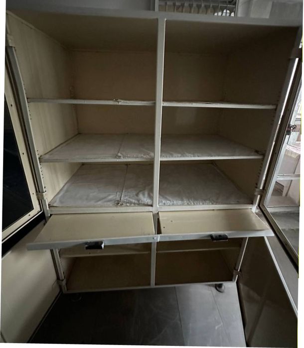 Продаю металлический стеллаж/шкафы