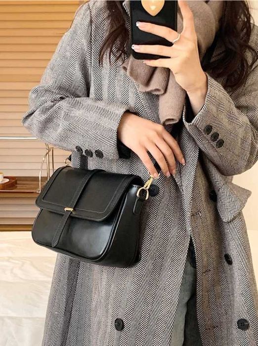 Лека минималистична бизнес чанта