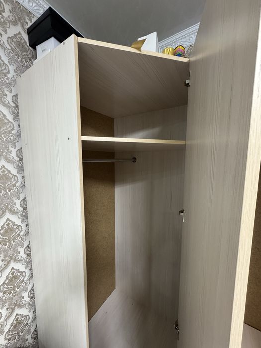 Угловой шкаф для одежды