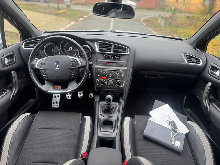 Citroen DS4 | 1.6e-HDI | SoChic | 2012 | Euro 5
SoChic | 2012 | Euro 5