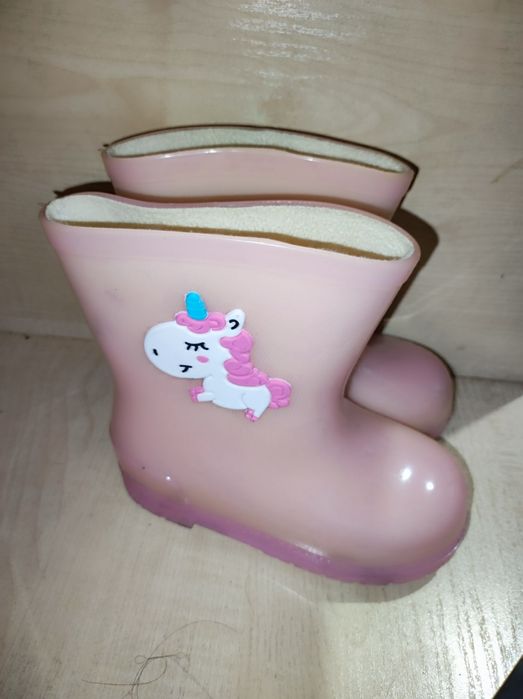 Продам детские сапожки