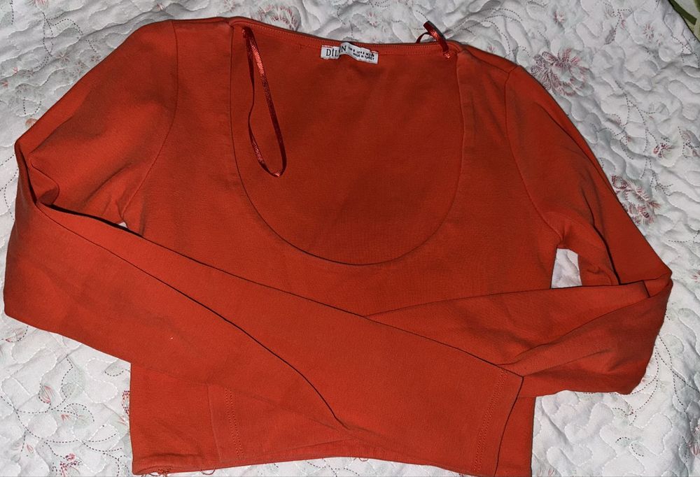 Оранжевый кроп топ