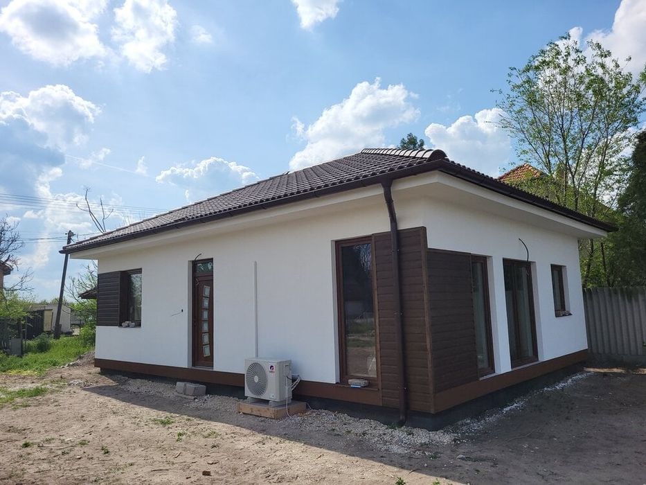 Vand case metalice din panouri sandwich 8x 10.5m