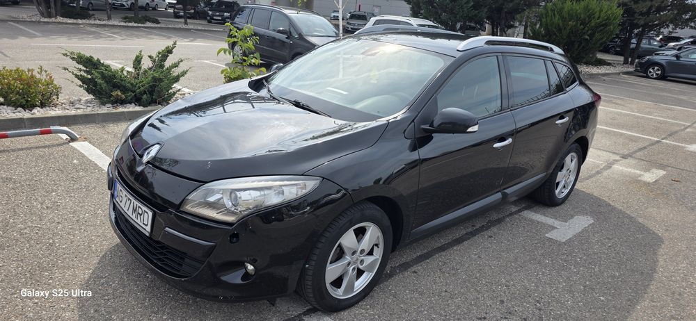 PROPRIETAR Megane 3  1.5 dci 110 cp XENON  Navi