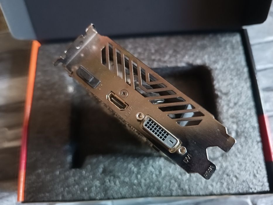 Видео карта RX 560 4 GB работи с 200-300W захранване