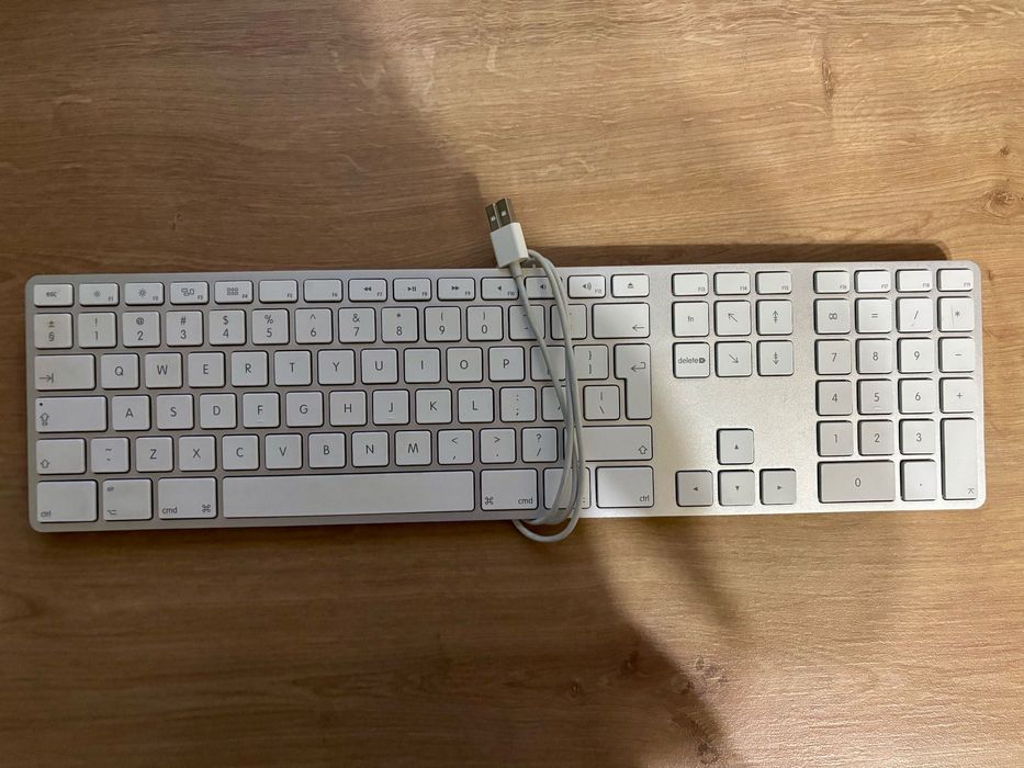Tastatură Apple originală cu fir (USB)