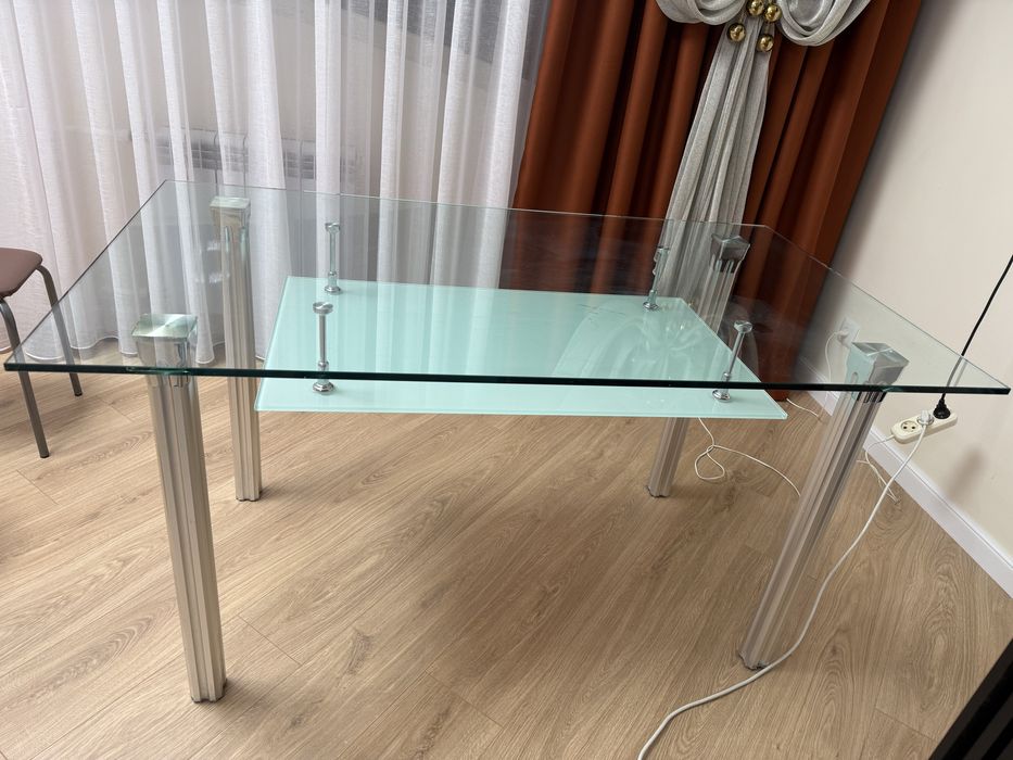 Стеклянный стол 140*80