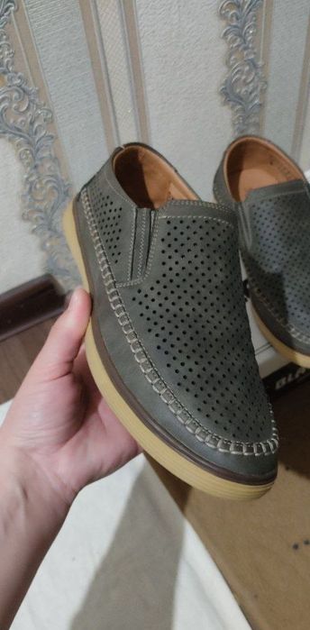 Фирменный хар хил кийимлар сотилади