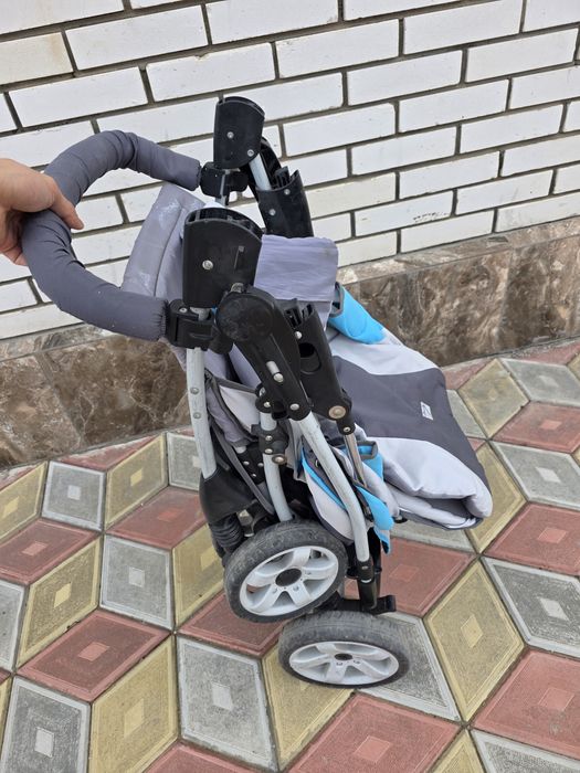 Продам детскую коляску раскладывающуюся