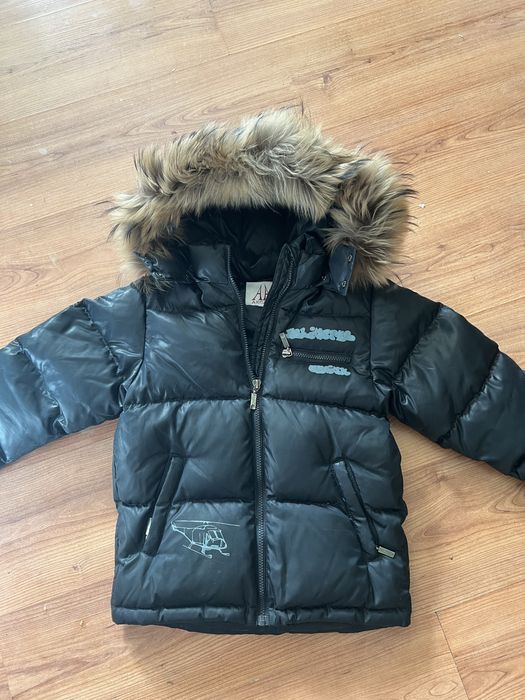 Продам куртку на мальчика за 5000