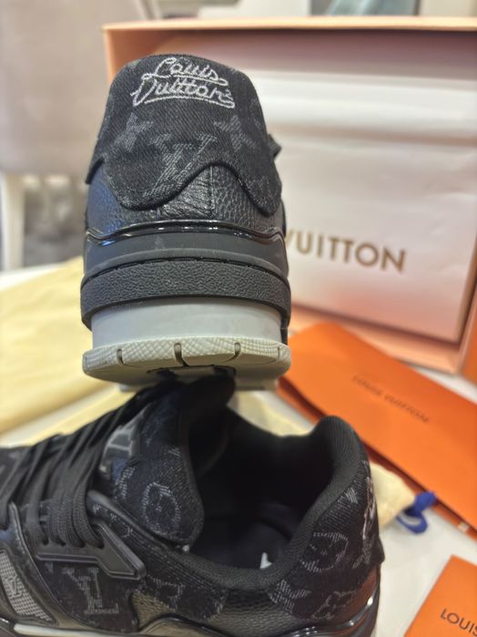 LOUIS VUITTON Trainer Sneaker Black