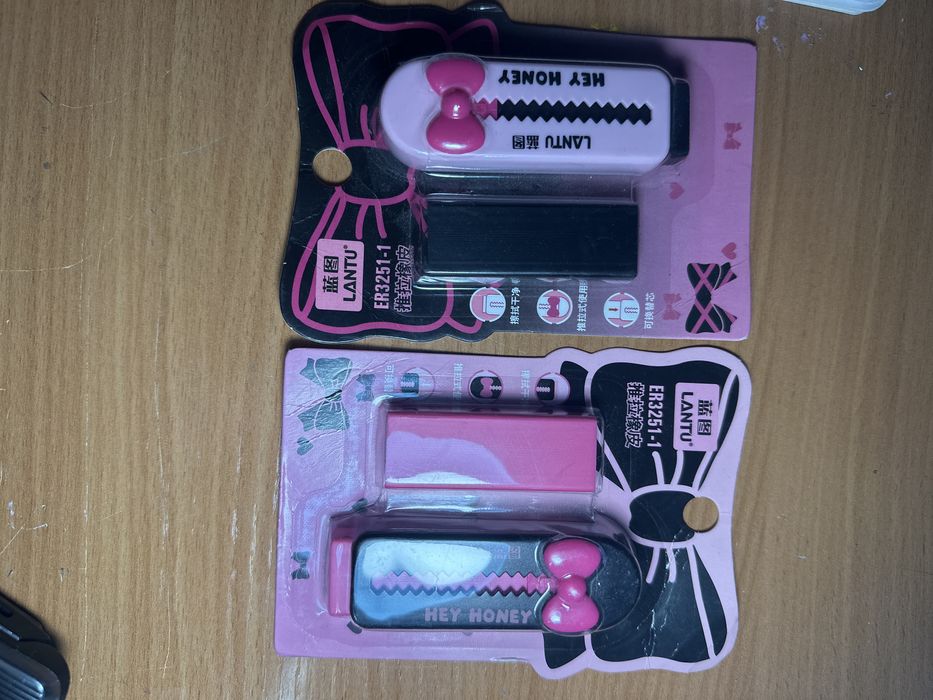 Ластики по две штуки в упаковке