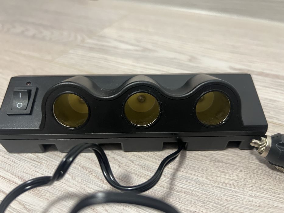 Priza bottari auto tripla cu cablu extensibil 12/24V