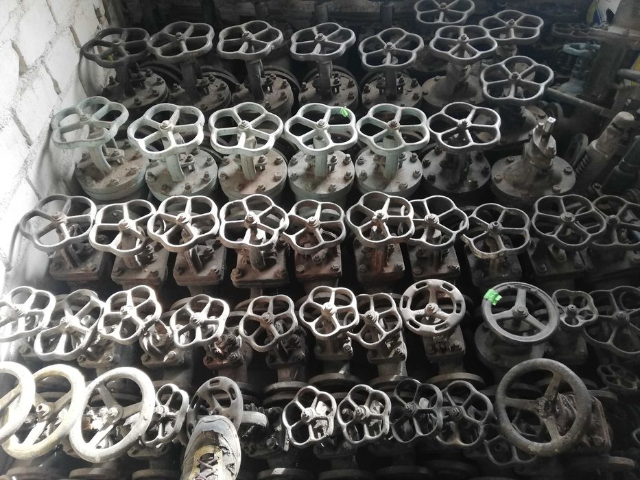 Продавам чугунени спирателни кранове от Ф20 до Ф125мм