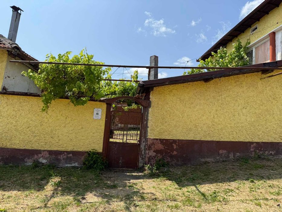 Продава се Къща в Ябланица - 300 кв.м за 133 €/кв.м - Снимка #2