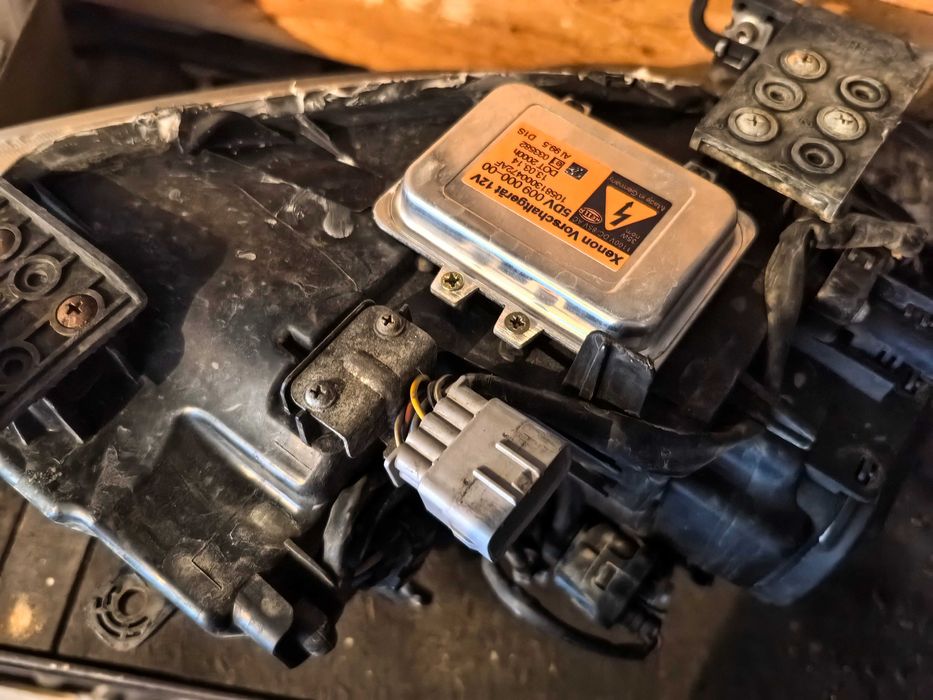 Ляв фар Субару трибека