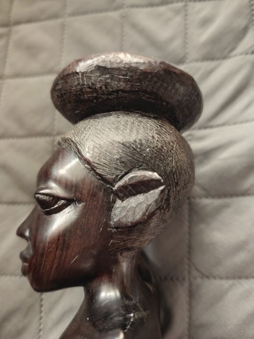 Statuetă africană sculptată manual din lemn de abanos – 35 cm