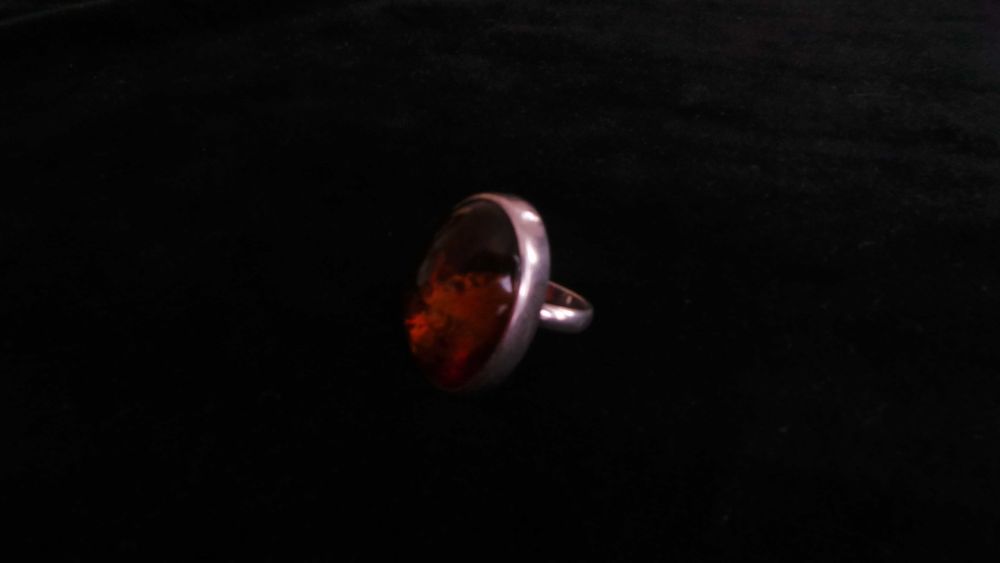 Inel din argint si chihlimbar /vintage