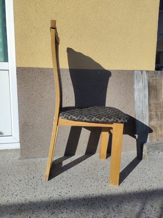 Продавам стол от естествено дърво – комфорт и удобство за всеки дом