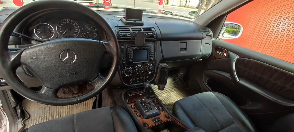 Vând Mercedes-Benz ML 270