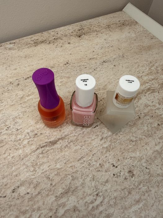 Козметика Armani, Rare Beauty, Hourglass, Milkshake, Essie, Orly