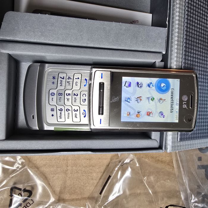 Vând LG Shine (KE970) – NOU, sigilat, în cutie originală