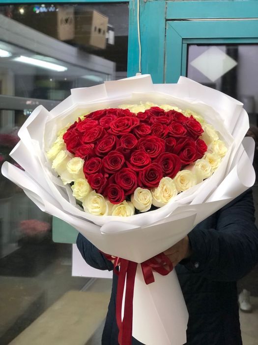51 раушан гүл шоғы. Букет из 51 розы